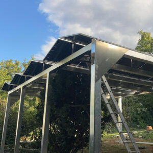 Egyedi méretre gyártott napelemtartó szerkezet